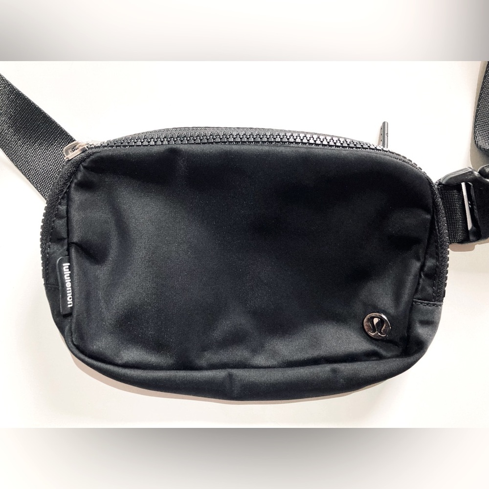 Lululemon Everywhere Belt Bag 1L